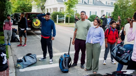 Venezuelan immigrants land in Marthas vineyard without place to go.