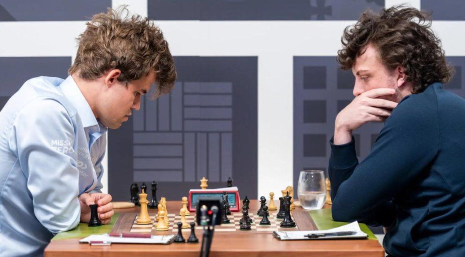Chess grandmaster Igors Rausis accused of cheating after photo